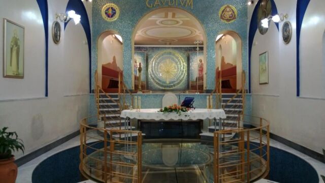 Altare e Tabernacolo della Chiesa della Cripta di don Giustino Russolillo, Pianura - Napoli.
Capela da Cripta do Beato Dom Giustino Russolillo, Pianura - Nápoles. - Italia
Chapel of the Crypt of Blessed Don Giustino Russolillo, Pianura - Naples, Italy