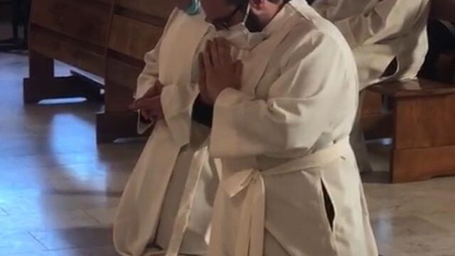 I religiosi Salvatore Formisano e Giuseppe De Candia ricevono il ministero del lettorato nella parrocchia dei Sacri Cuori a Cavalleggeri, domenica di Pentecoste 31 Maggio 2020