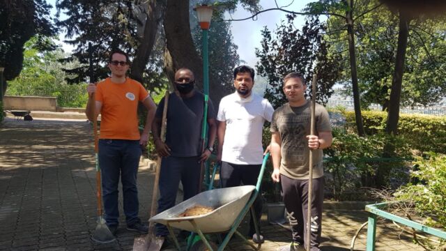 2020 Maggio - Novizi della provincia Italiana al lavoro insieme al padre maestro, padre Arley Burbano Tobar, SDV