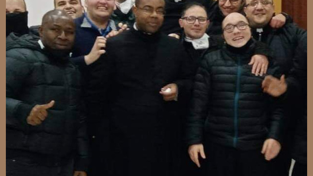 Emanuele Onifade, SDV con i confratelli della Provincia Italiana dopo la sua ordinazione diaconale. Napoli, 9 gennaio 2021