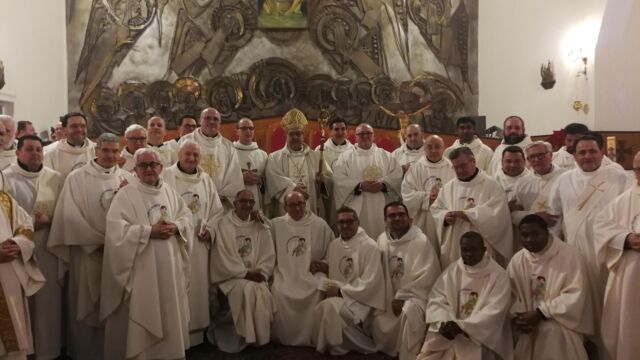Il cardinale di Napoli Sua Eminenza Crescenzo Sepe presiede la celebrazione di ordinazione sacerdotale di Antonio Capuano, SDV presso la Parrocchia di Corpus Christi a Posillipo-Napoli. 5 gennaio 2019