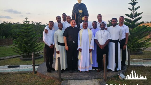 Fr. Armando Palmieri, general councillor, visits the Vocationary of Ibadan, Nigeria on July 2019
ITALIANO. Don Armando Palmieri, SDV consigliere generale, visita la comunità di Ibadan, in Nigeria, Luglio 2019.
PORTUGUES: Pe. Armando Palmieri, SDV conselheiro geral, visita a comunidade de Ibadan, Nigéria em julho de 2019