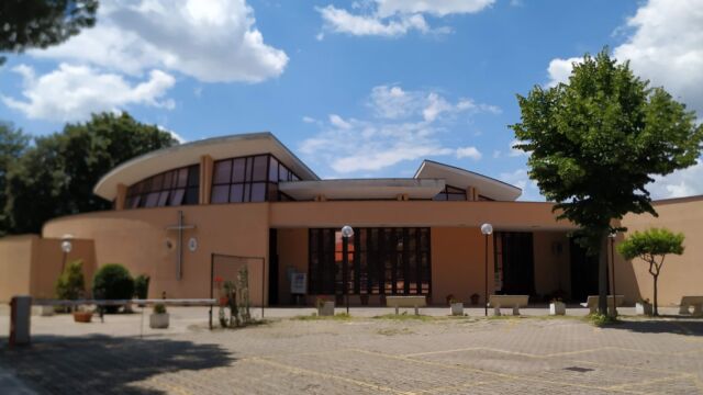 Parrocchia San Gabriele Arcangelo, viale Cortina d'Ampezzo, 144 - Roma, presso la Curia Generalizia dei Vocazionisti.
Parish of San Gabriele Arcangelo, viale Cortina d'Ampezzo, 144 - Rome, at the General Curia of the Vocationists.
Paróquia de San Gabriele Arcangelo, viale Cortina d'Ampezzo, 144 - Roma, na Cúria Geral dos Vocacionistas.