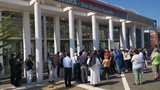 Il giorno 7 Luglio 2020 c'è stata la dedicazione della stazione di Pianura a don Giustino Russolillo
On Juy 7, 2020 the train station of Pianura has been dedicated to Fr. Justin Russolillo