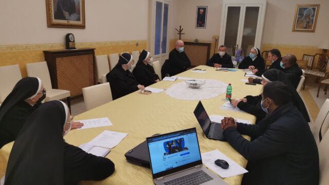 I due consigli generali dei Padri e delle Suore si incontrano per preparare il cammino verso la canonizzazione di don Giustino. (Pianura, 6 Novembre 2020) Consiglio congiunto Padri e Suore