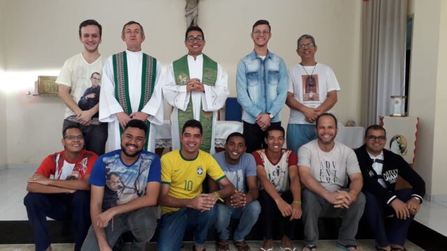 Visita Canônica do Padre Geral ao Estudando Vocacionista do Vocacionário Divino Mestre, Rio de Janeiro-RJ (Brasil), julho 2019.
Canonical Visit of Father General to the Vocationist students of Theology at the Vocationary of the Divine Master, Rio de Janeiro-RJ (Brazil), July 2019.
Visita canonica del Padre Generale allo Studentato Vocazionista del Divino Maestro, Rio de Janeiro-RJ (Brasile), luglio 2019.