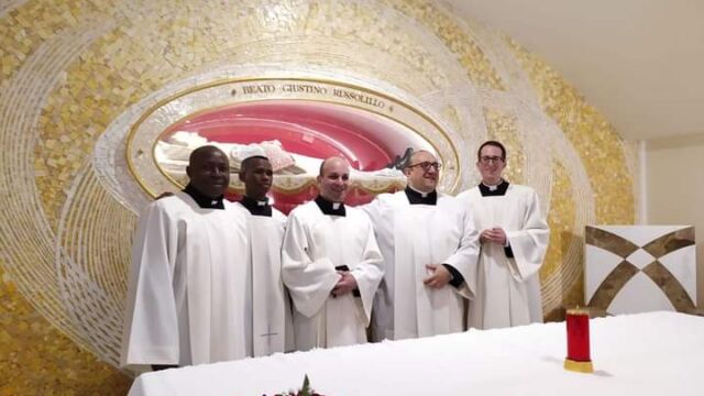Vocationist young religious at the crypt of fr. Justin in Pianura, Jan 18, 2021. Giovani religiosi Vocazionisti presso la tomba di don Giustino (da sinistra Guy Simplice, Joseph, Vincenzo,Vito e Filippo).18 Gennaio 2021