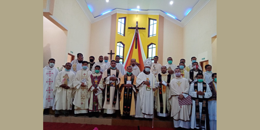 Ordinazione sacerdotale di Doniosius Dotatunti, Paulus Bau Mau e Valentinus Robi (Troy). Maumere, Indonesia, 10 gennaio 2021