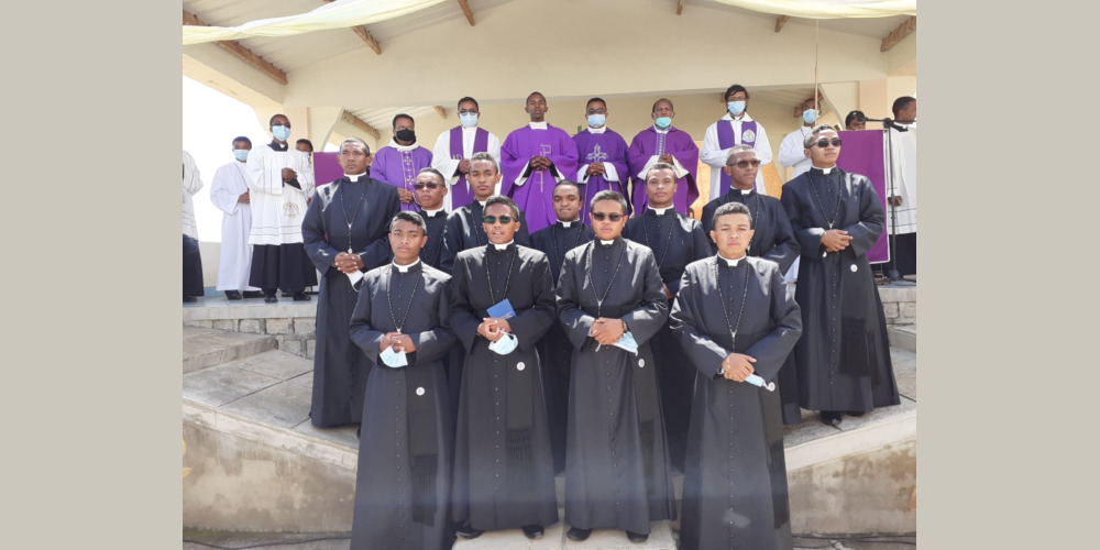 21/3/21 Prime professioni in Madagascar. First Professions in Madagascar. Primière professions en Madagascar.