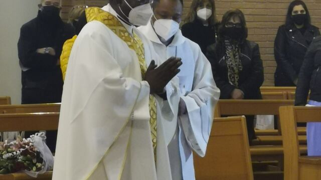 Ordinazione sacerdotale di padre Daniel Monanyi Onsarigo, SDV . Roma, 18/3/2021 ENGLISH: Priestly ordination of Father Daniel Monanyi Onsarigo, SDV. Rome, 18/3/2021
ESPANOL: Ordenación sacerdotal del padre Daniel Monanyi Onsarigo, SDV. Roma, 18/3/2021
PORTUGUES: Ordenação sacerdotal do Padre Daniel Monanyi Onsarigo, SDV. Roma, 18/03/2021 com Padre Palmieri e Padre Mathew.
FRANCAIS: Ordination sacerdotale du Père Daniel Monanyi Onsarigo, SDV. Rome, 18/3/2021