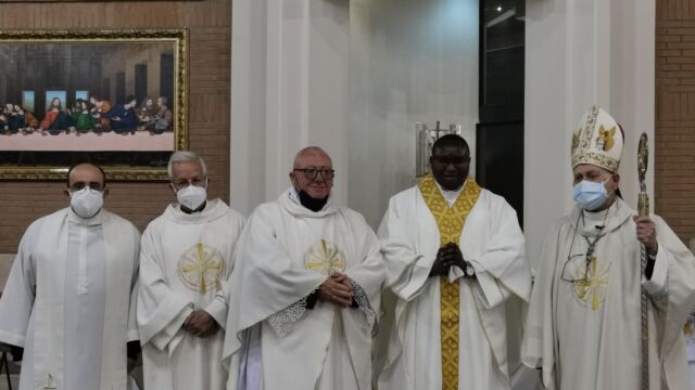 Ordinazione sacerdotale di padre Daniel Monanyi Onsarigo, SDV . Roma, 18/3/2021 ENGLISH: Priestly ordination of Father Daniel Monanyi Onsarigo, SDV. Rome, 18/3/2021
ESPANOL: Ordenación sacerdotal del padre Daniel Monanyi Onsarigo, SDV. Roma, 18/3/2021
PORTUGUES: Ordenação sacerdotal do Padre Daniel Monanyi Onsarigo, SDV. Roma, 18/03/2021 com Padre Palmieri e Padre Mathew.
FRANCAIS: Ordination sacerdotale du Père Daniel Monanyi Onsarigo, SDV. Rome, 18/3/2021