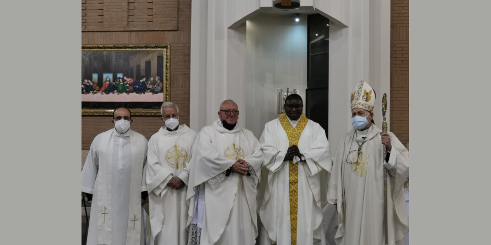 Ordinazione sacerdotale di padre Daniel Monanyi Onsarigo, SDV . Roma, 18/3/2021 ENGLISH: Priestly ordination of Father Daniel Monanyi Onsarigo, SDV. Rome, 18/3/2021
ESPANOL: Ordenación sacerdotal del padre Daniel Monanyi Onsarigo, SDV. Roma, 18/3/2021
PORTUGUES: Ordenação sacerdotal do Padre Daniel Monanyi Onsarigo, SDV. Roma, 18/03/2021 com Padre Palmieri e Padre Mathew.
FRANCAIS: Ordination sacerdotale du Père Daniel Monanyi Onsarigo, SDV. Rome, 18/3/2021