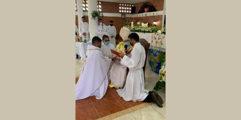 Ordenación sacerdotal de padre Dubian Yarce Molina, SDV, Pereira, 10 de abril de 2021.
Ordinazione sacerdotale di padre Dubian Yarce Molina, SDV. Pereira, Colombia 10/4/2021. Priestly ordination of fr. Dubian Yarce Molina, Pereira, April 10, 2021. Ordenação sacerdotal de pe. Dubian Yarce Molina, Pereira, 10 de abril de 2021.