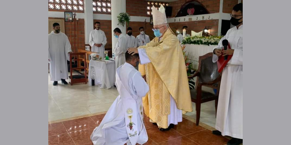 Ordenación sacerdotal de padre Dubian Yarce Molina, SDV, Pereira, 10 de abril de 2021.
Ordinazione sacerdotale di padre Dubian Yarce Molina, SDV. Pereira, Colombia 10/4/2021. Priestly ordination of fr. Dubian Yarce Molina, Pereira, April 10, 2021. Ordenação sacerdotal de pe. Dubian Yarce Molina, Pereira, 10 de abril de 2021.