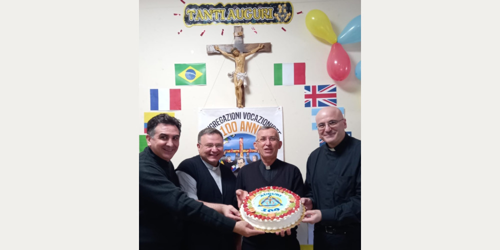 Il superiore generale Padre Antonio Rafael do Nascimento, SDV (secondo da destra), e alcuni consiglieri generali ( da destra: p. Sarnataro, P. Musella, P. Palmieri) alla celebrazione di chiusura del primo centenario di fondazione della famiglia vocazionista