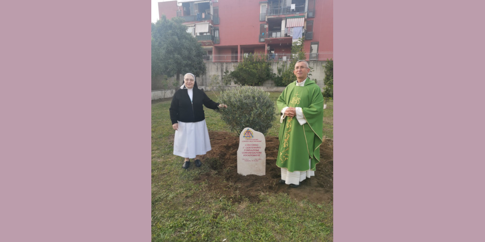 Il superiore Generale dei Vocazionisti, padre Antonio Rafael do Nascimento, SDV, e la madre Superiora delle Vocazioniste, madre Chiara Stella Vitale, SDV, al termine delle celebrazioni del primo centenario di fondazione.