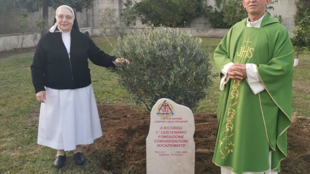 Il superiore Generale dei Vocazionisti, padre Antonio Rafael do Nascimento, SDV, e la madre Superiora delle Vocazioniste, madre Chiara Stella Vitale, SDV, al termine delle celebrazioni del primo centenario di fondazione.