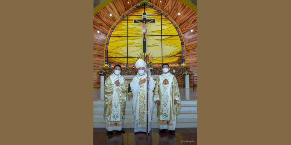 25 aprile 2022, i religiosi vocazionisti Lexter Caras, SDV e Jerson Balili SDV, hanno ricevuto l'Ordinazione Sacerdotale per l'imposizione delle mani del Rev. do Arcivescovo di Davao, Filippine