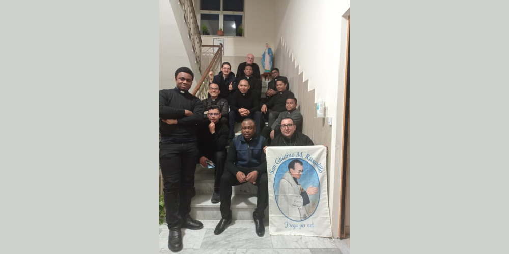 I giovani religiosi vocazionisti dello Studentato Internazionale Vocazionista di Pianura aspettano la canonizzazione di don Giustino